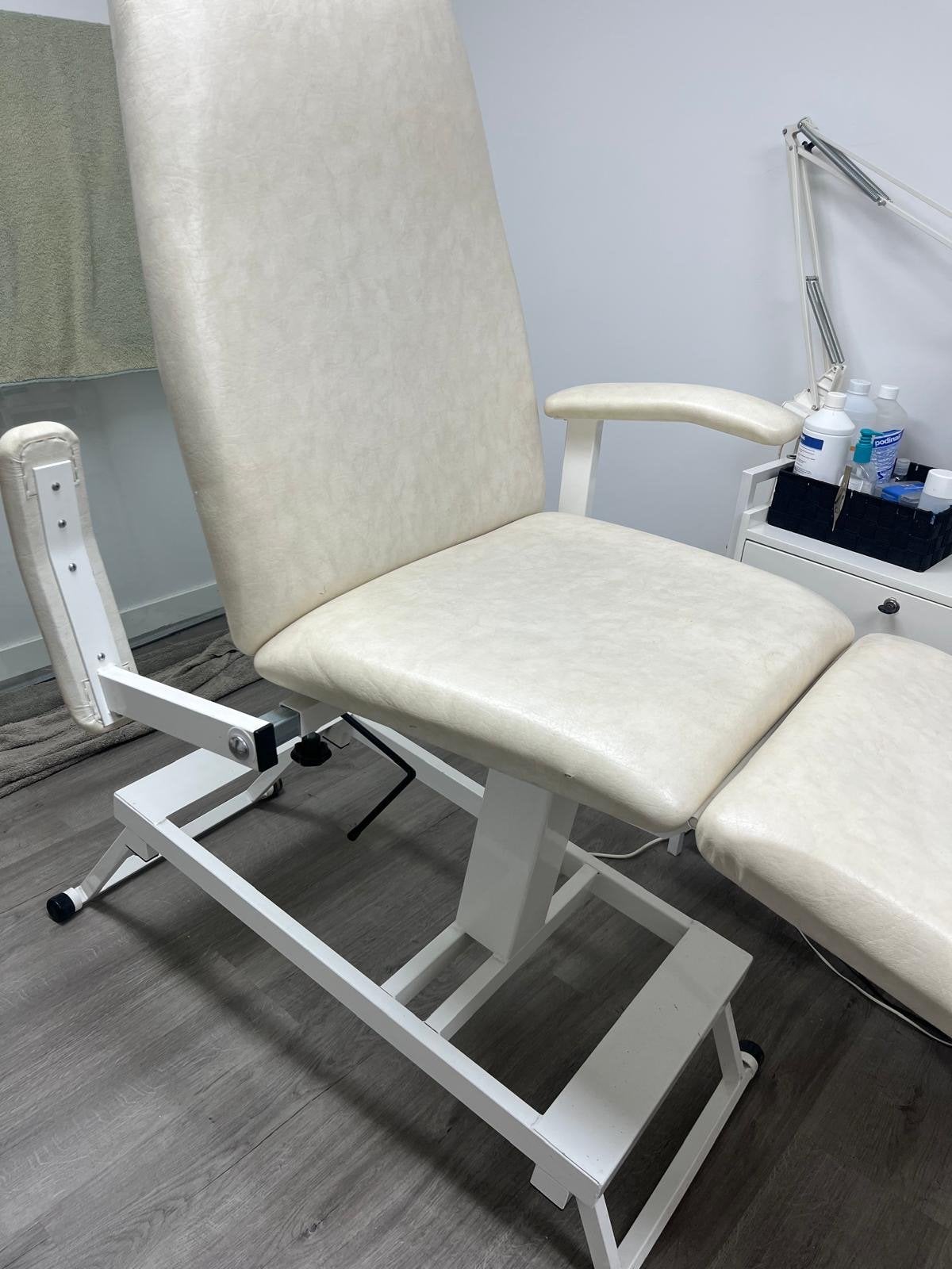 Salonstoel/ behandelstoel/ werkstoel, Ophalen