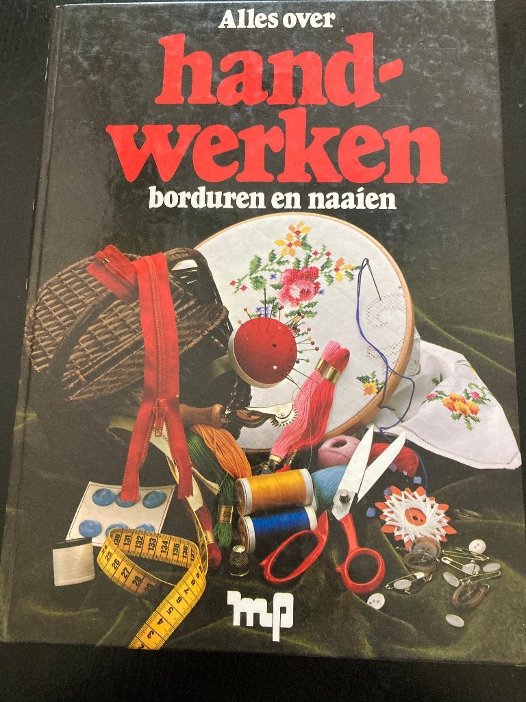 Borduren en naaien handwerkboek, Ophalen of Verzenden, Zo goed als nieuw, Overige typen
