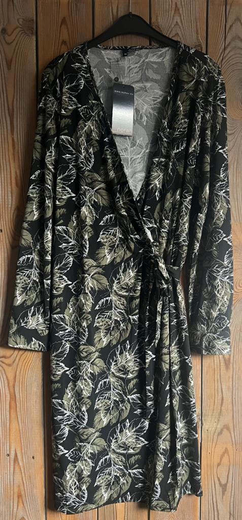 Nieuwe groene wikkel jurk Norah maat 48, Ophalen, Maat 46/48 (XL) of groter, Nieuw, Onder de knie