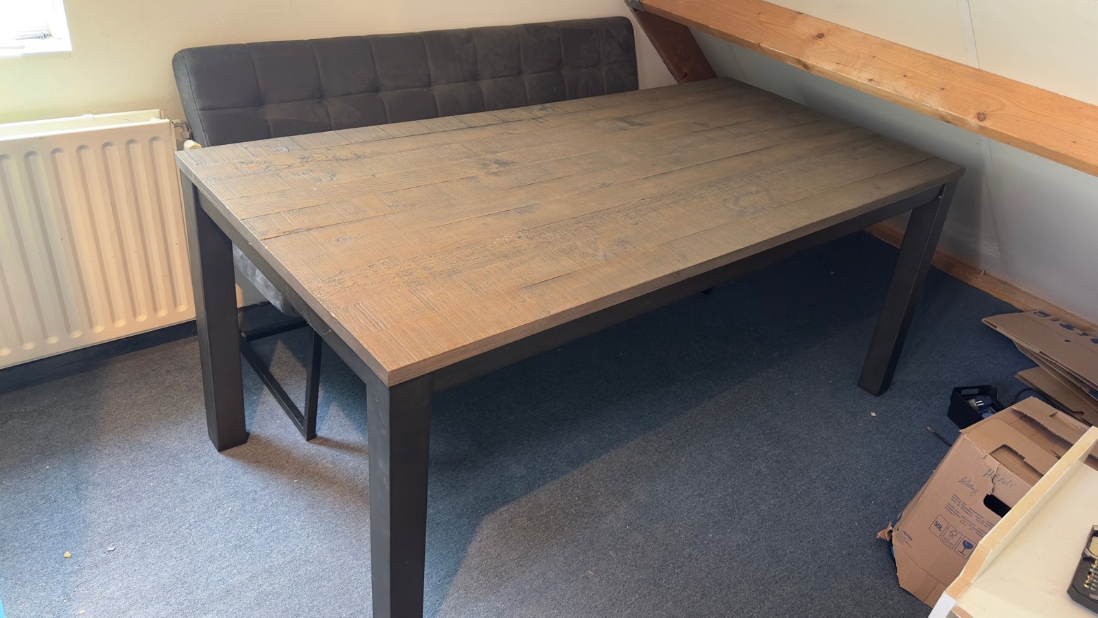 Steigerhouten tafel met stalen poten - Zo goed als nieuw, Ophalen, 50 tot 100 cm, Zo goed als nieuw, 150 tot 200 cm