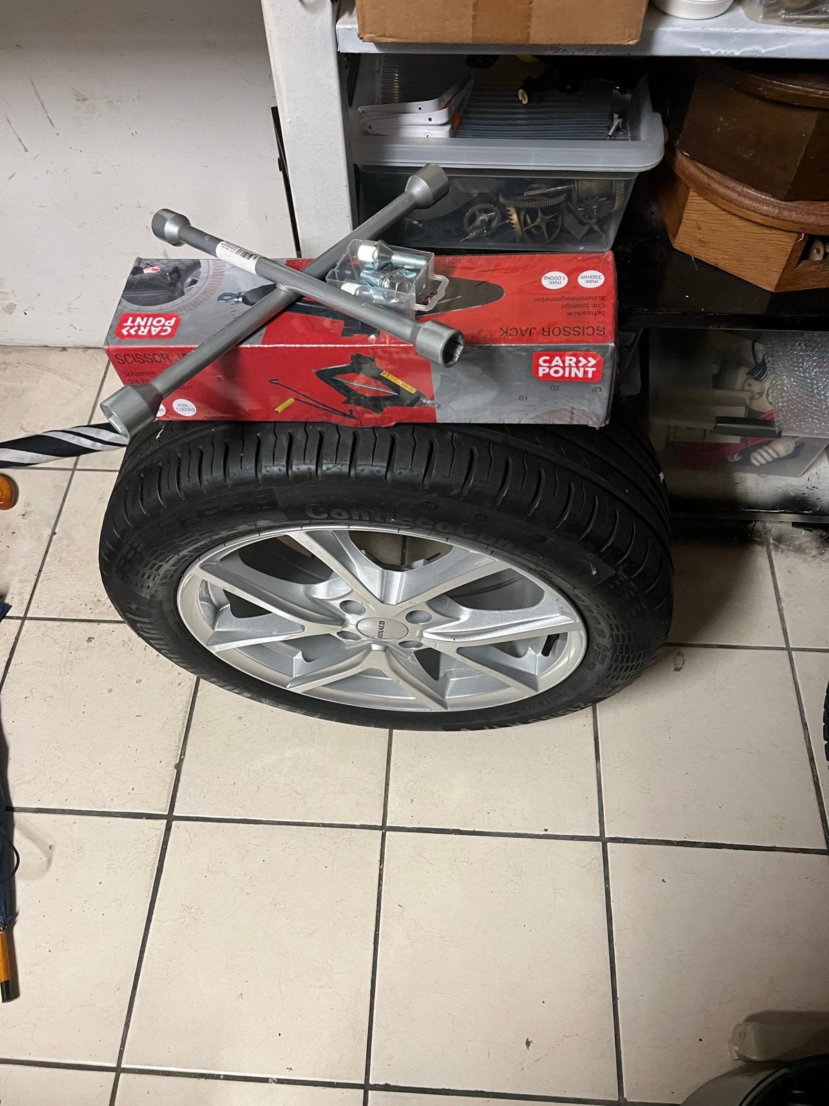 Continental reservewiel 215/55R17 met krik en sleutel, Banden en Velgen, 17 inch, Ophalen of Verzenden, Personenwagen