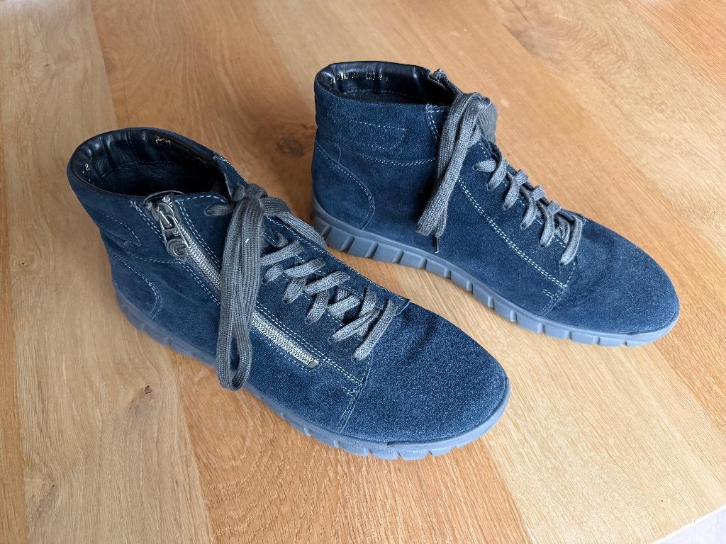 Hoge sneaker veterschoen MAAT 7 losse inlegzool Blauw NIEUW, Kleding | Dames, Blauw, Nieuw, Ophalen of Verzenden, Sneakers of Gympen