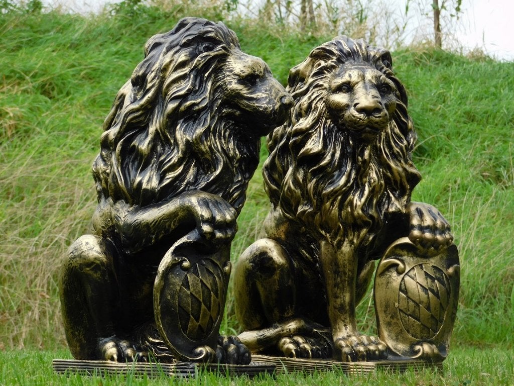 Set van 2 Leeuwen - Zwart/Goud - Polystone, Tuin en Terras, Dierenbeeld, Kunststof, ., Ophalen of Verzenden