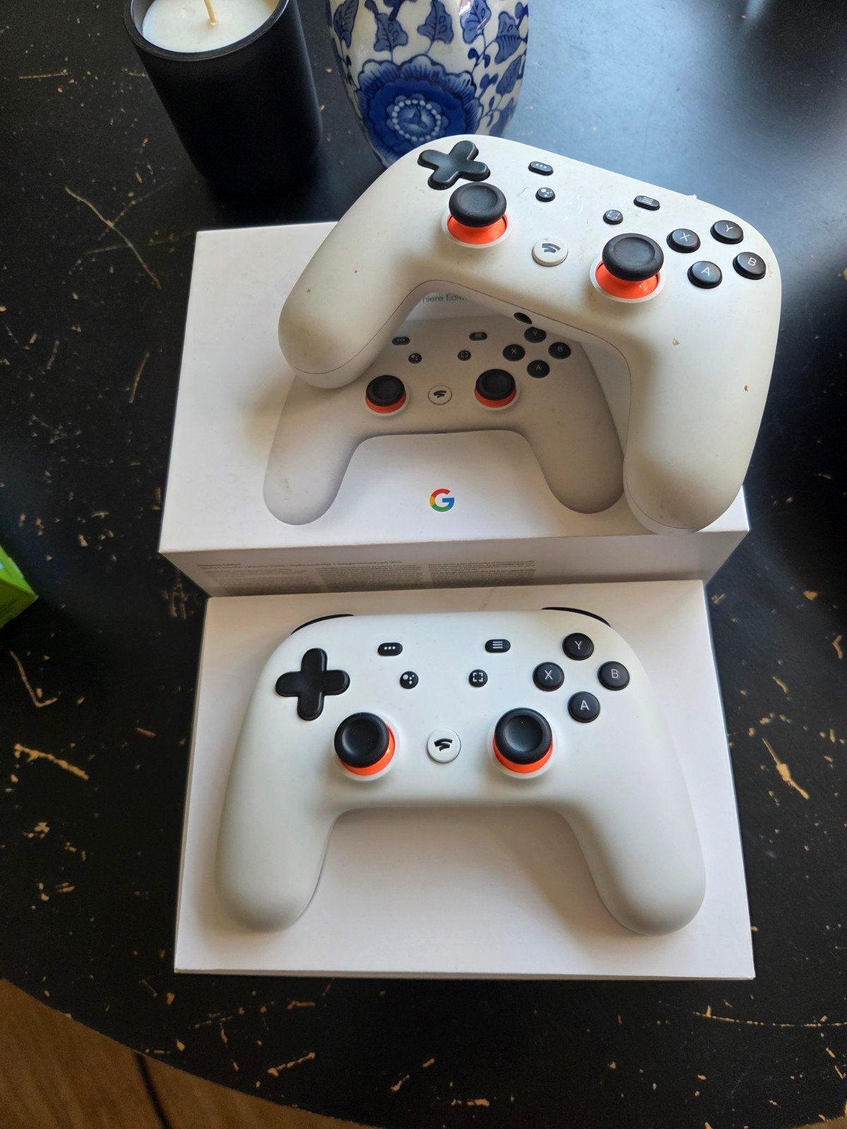 Google Stadia Controllers - Wit  1 nieuwe set + 1 controller, Spelcomputers en Games, Spelcomputers | Overige, Gebruikt, Overige merken