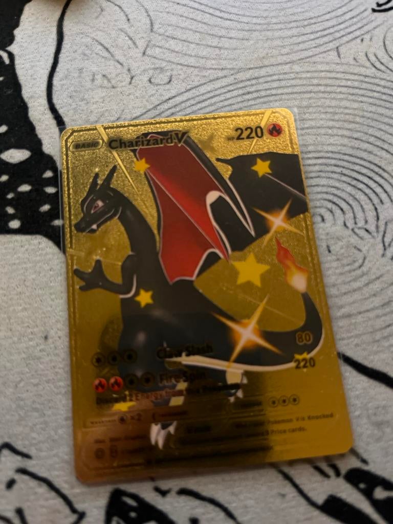 Charizard V Gouden Pokémon Kaart met Sleeve, Ophalen of Verzenden, Zo goed als nieuw, Losse kaart, Foil