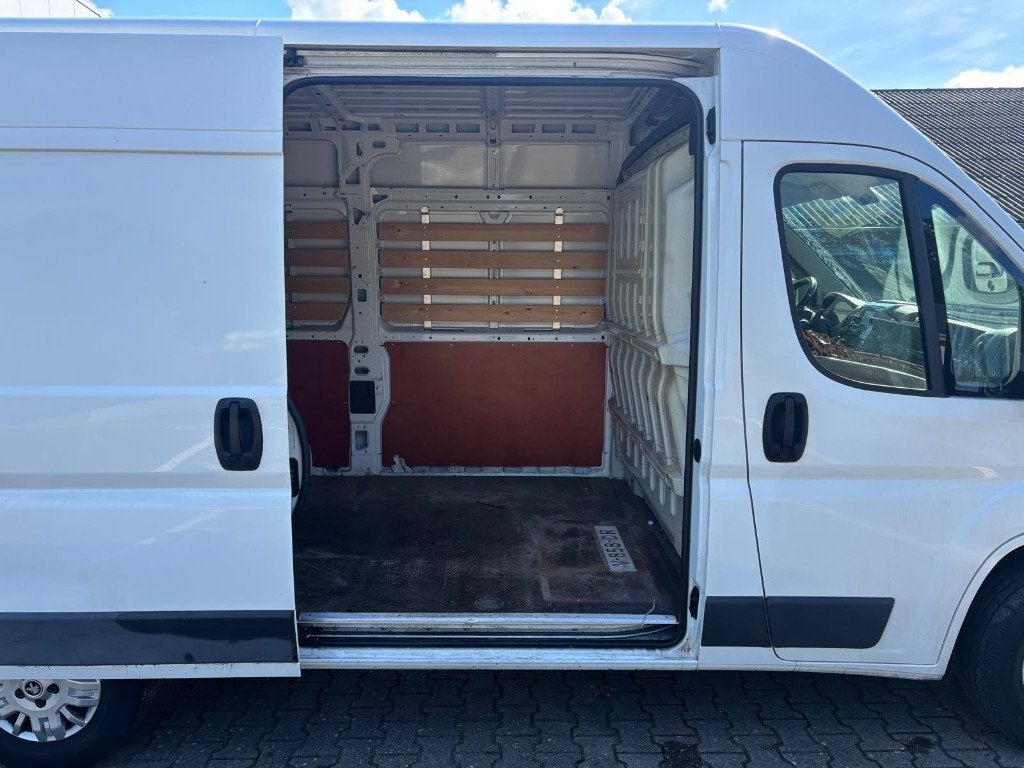 Foto 12 van Peugeot Boxer GB 330 L2h2 130PK 2017 luchtgeveerde stoel