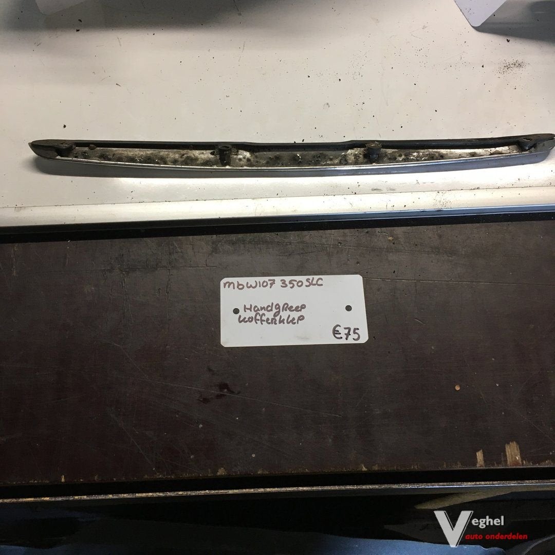 Mercedes W107 350 SLC  Kofferbaklijst /  Greep, Gebruikt, -, -, Ophalen of Verzenden