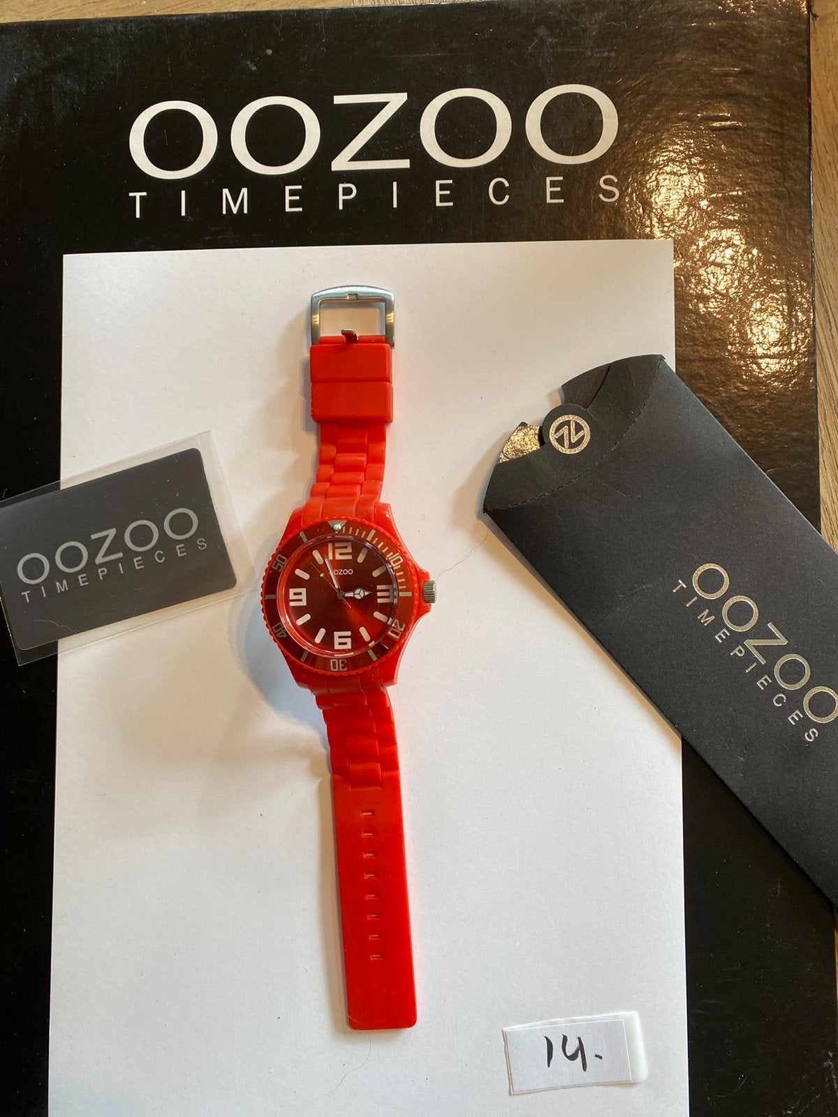 OOZOO Timepieces Rood Polshorloge - Zo goed als nieuw, Sieraden, Tassen en Uiterlijk, Overige merken, Kunststof, Polshorloge, Ophalen of Verzenden