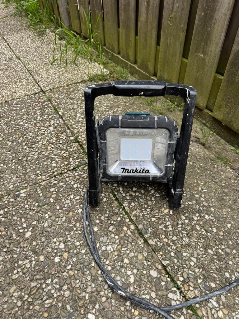 Makita DML805 - 2x - led lamp - 18v of 230/240v, Doe-het-zelf en Verbouw, Bouwverlichting, Ophalen, Zo goed als nieuw, Minder dan 50 watt