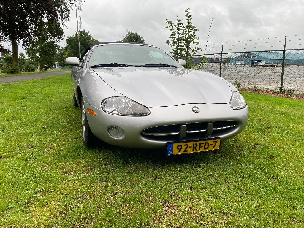 Jaguar XK 4.0 Convertible 2001 Grijs, foto 2