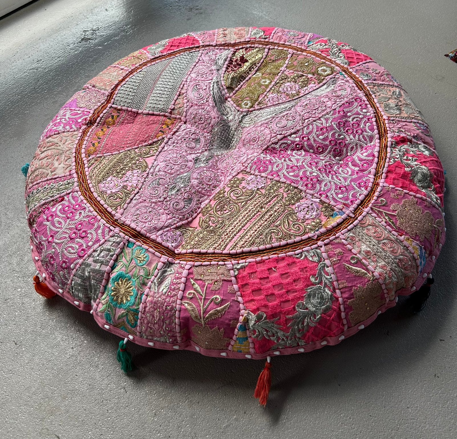 Mooi Ibiza kussen uit India Handgemaakt Boho stijl NIEUW, Huis en Inrichting, Woonaccessoires | Kussens, Ophalen, Nieuw, Roze