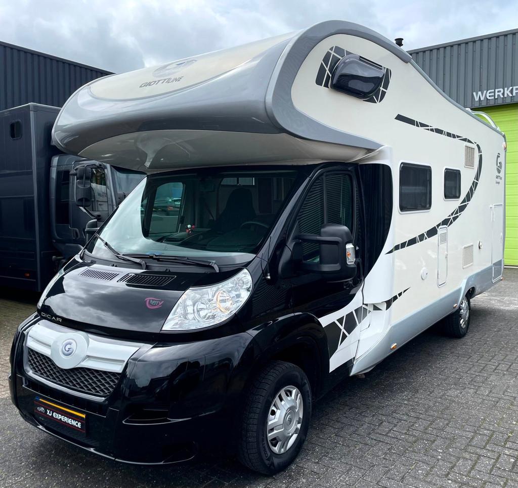 Giottiline THERRY T45 2xAIRCO LEDER LUIFEL TREKHAAK BTW, Caravans en Kamperen, Campers, Overige merken, Alkoof, Bedrijf, Koelkast