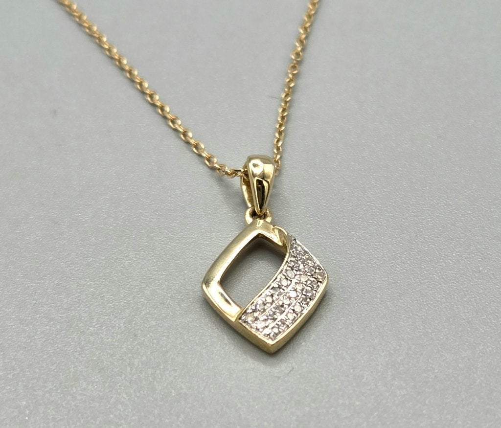 Gouden ketting met bi-color hanger en diamanten. 2026/660, Overige voorstellingen, ., Ophalen of Verzenden, Zo goed als nieuw