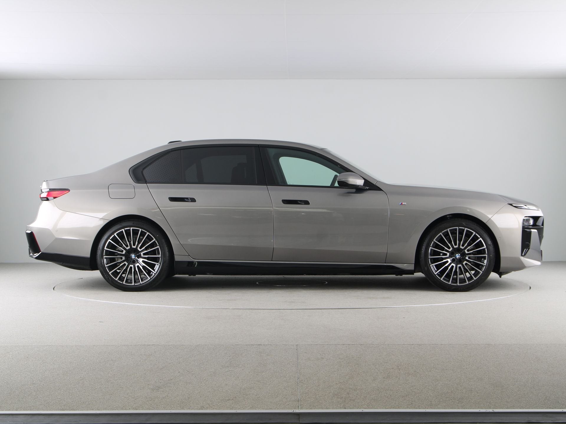 BMW i7 eDrive50 Privilege Edition (bj 2026, automaat), Auto's, Automaat, Achterwielaandrijving, Gebruikt, Met garantie (alle)