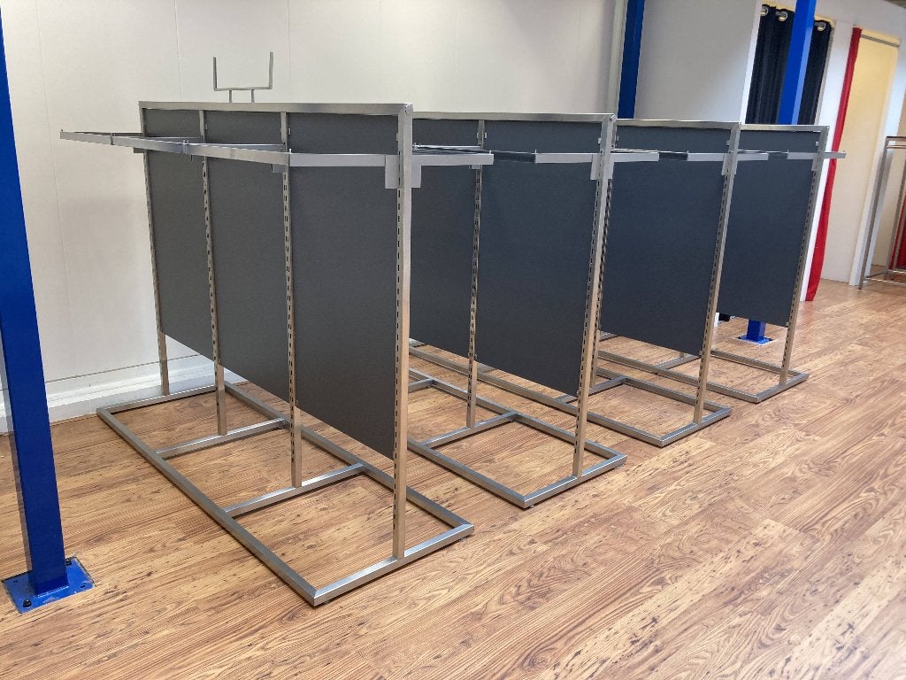 Kleding/winkel inrichting in goede staat., Ophalen
