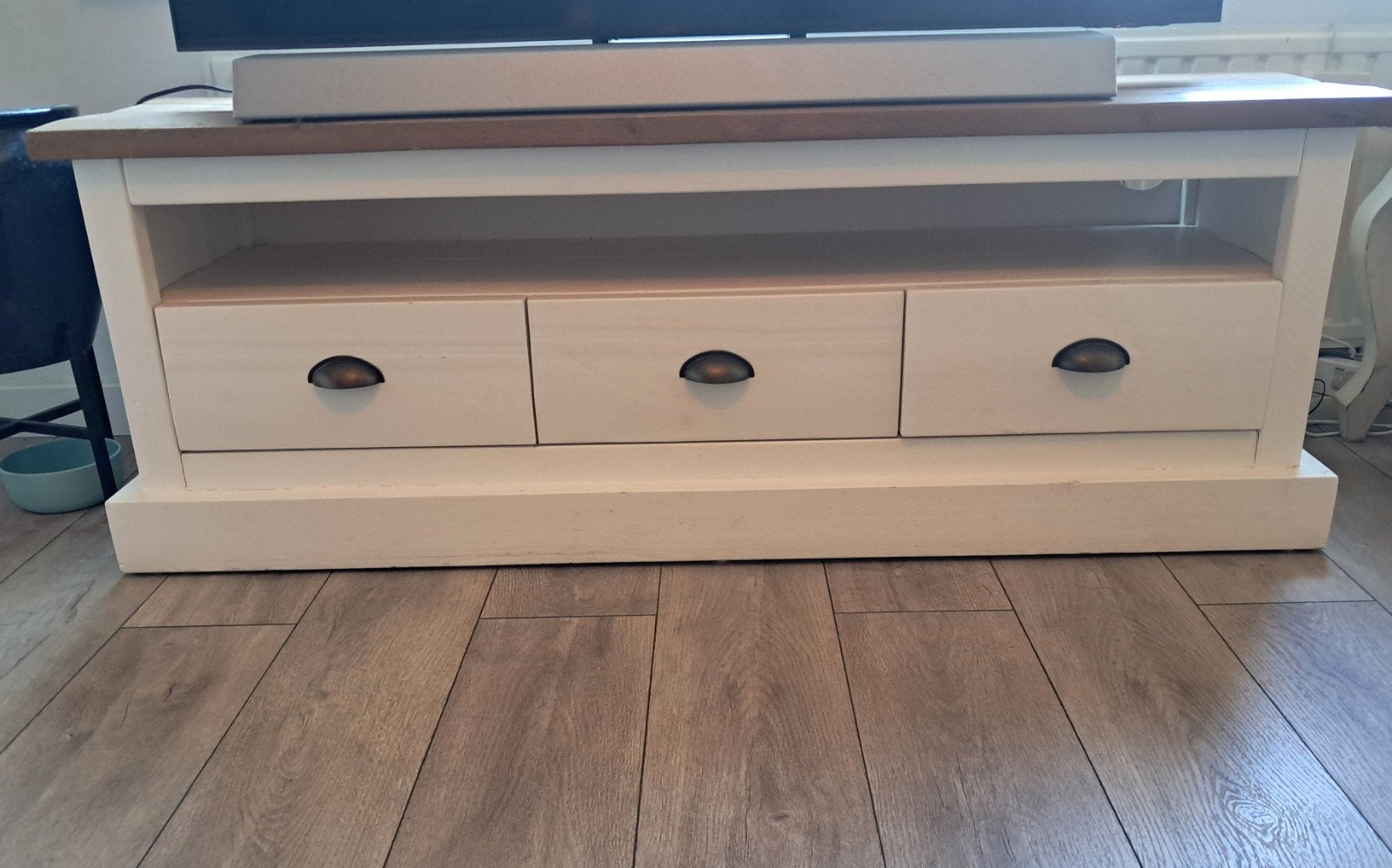 Tv meubel zeer nette staat GRATIS, Huis en Inrichting, Kasten | Televisiemeubels, Ophalen, Zo goed als nieuw, 25 tot 50 cm, Minder dan 100 cm