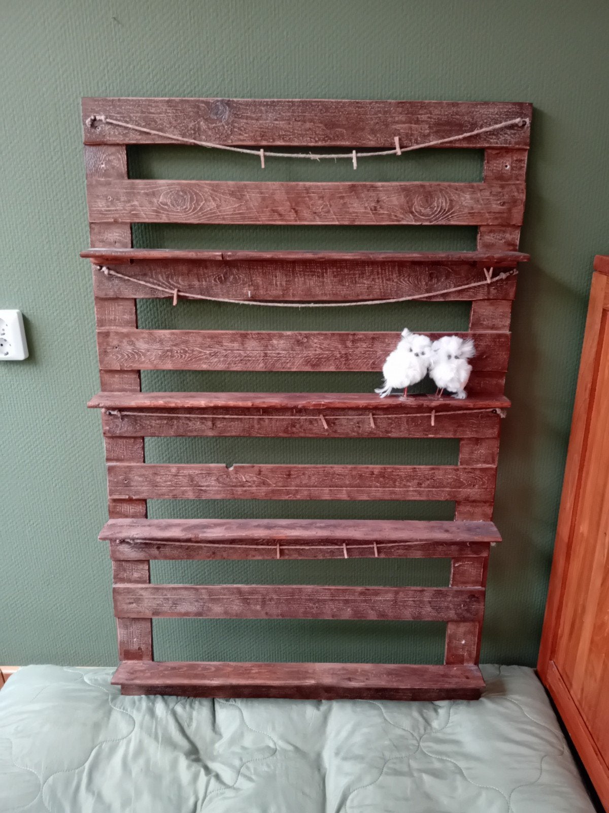 Houten wandrek met planken voor foto's en decoratie, Ophalen, Gebruikt