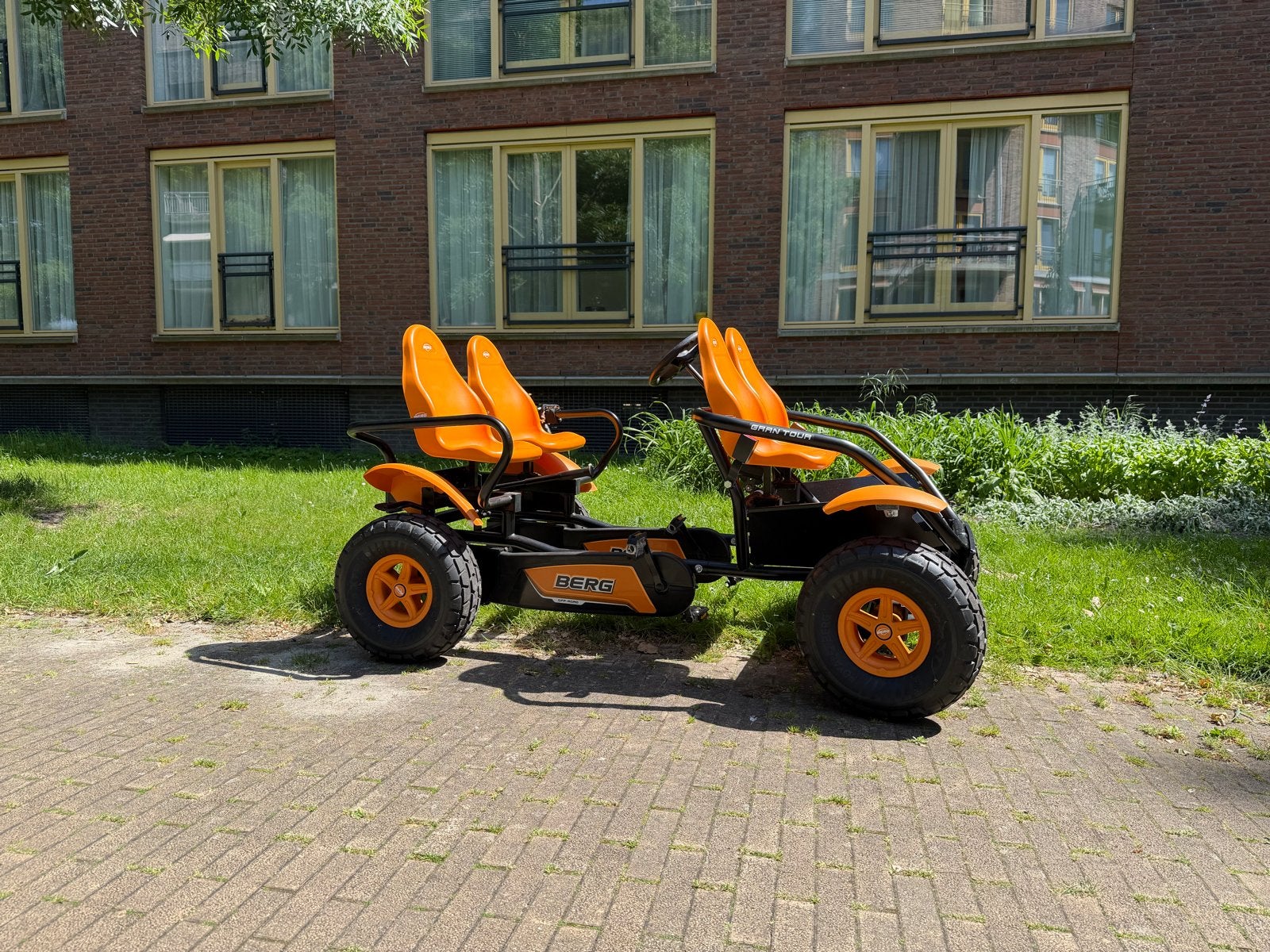 BERG Gran Tour Offroad – Vierpersoons skelter te huur!, Ophalen, Zo goed als nieuw