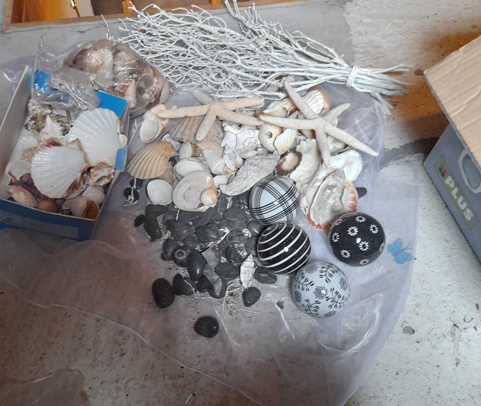 Decoratie set: Schelpen, zeesterren, steentjes en ballen, Ophalen, Gebruikt, Meerkleurig, Mediterraans