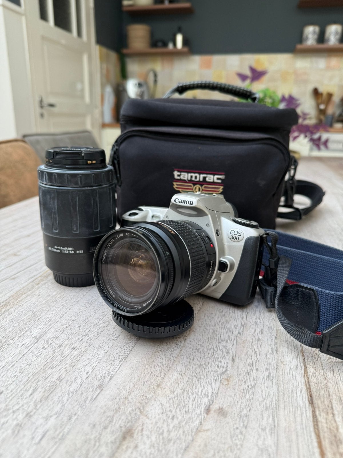 Canon EOS 300 analoge fotocamera (rolfilm) + 2 lenzen + tas