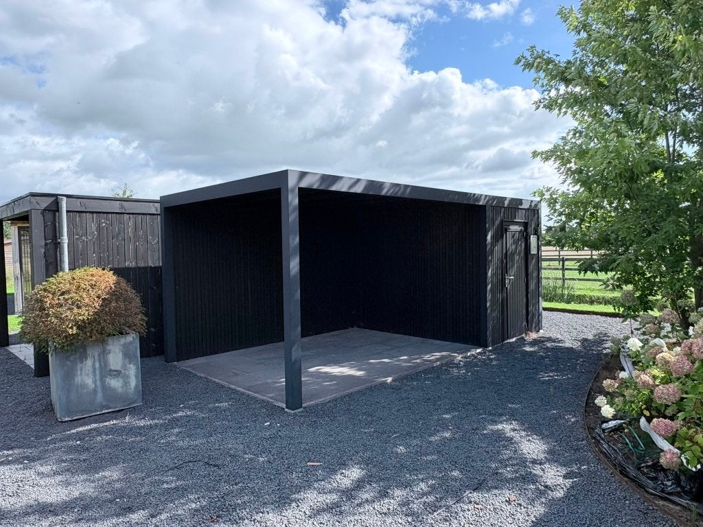 aluminium berging met overkapping 600 x 300 cm, Ophalen, De Hoeve Buitenleven, Gebruikt, Carport