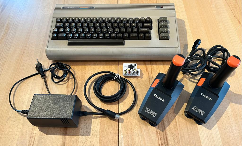 Commodore 64 w/ new power supply and S-Video adapter, Ophalen of Verzenden, Zonder controller, Atari Lynx