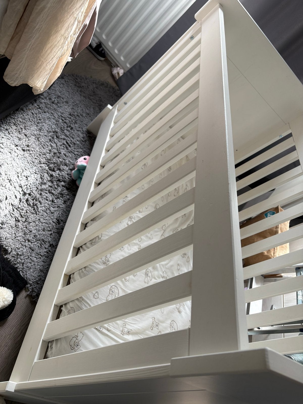 Wit babybedje met matras incl. klamboe en klamboe stang, Kinderen en Baby's, Ophalen, 70 tot 85 cm, 140 tot 160 cm, Zo goed als nieuw