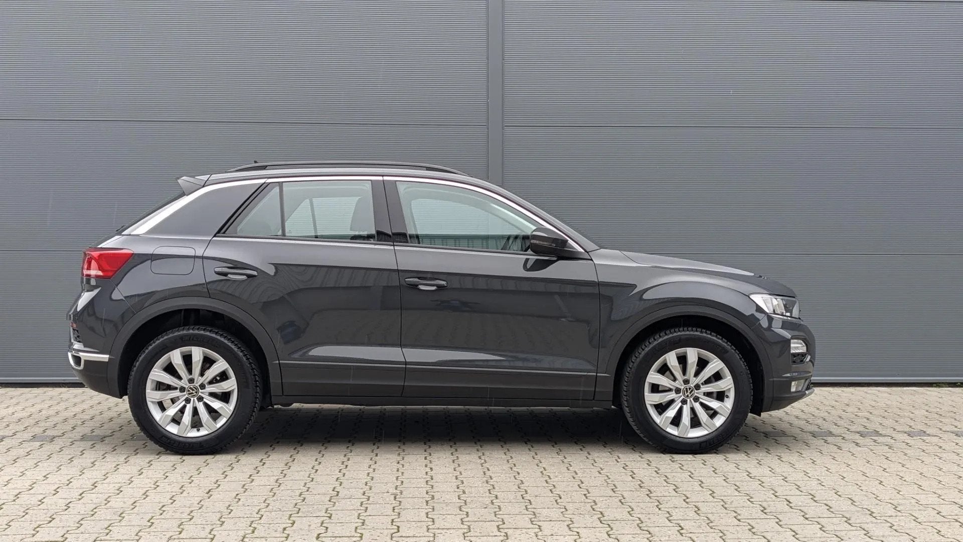 Volkswagen T-Roc 1.0 TSI 110pk Style (bj 2021), Gebruikt, 1197 kg, Bedrijf, Handgeschakeld
