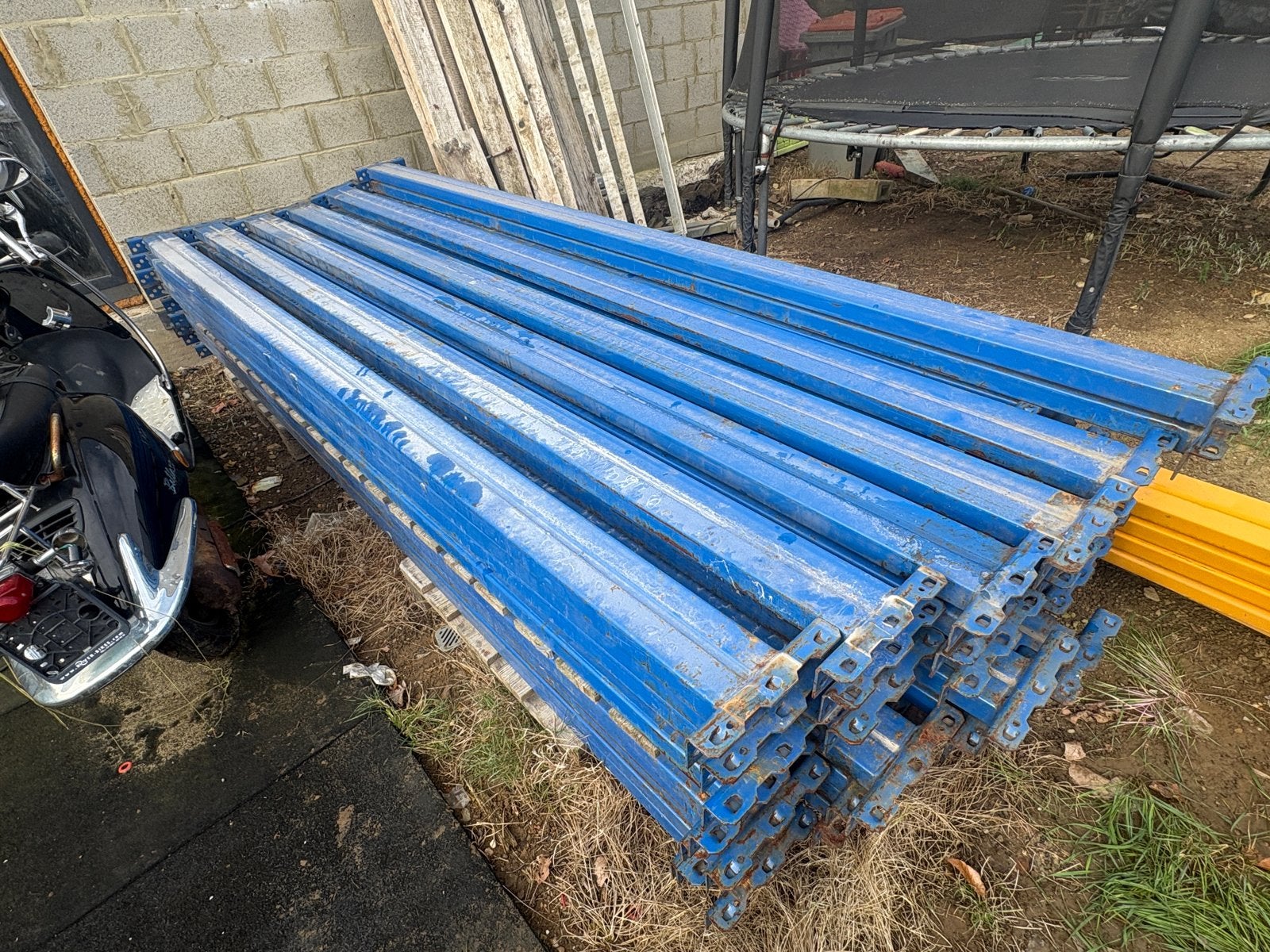 Pallet stelling  - Blauwe en gele liggers, Ophalen of Verzenden, Gebruikt, Gevelsteiger, 5 meter of hoger