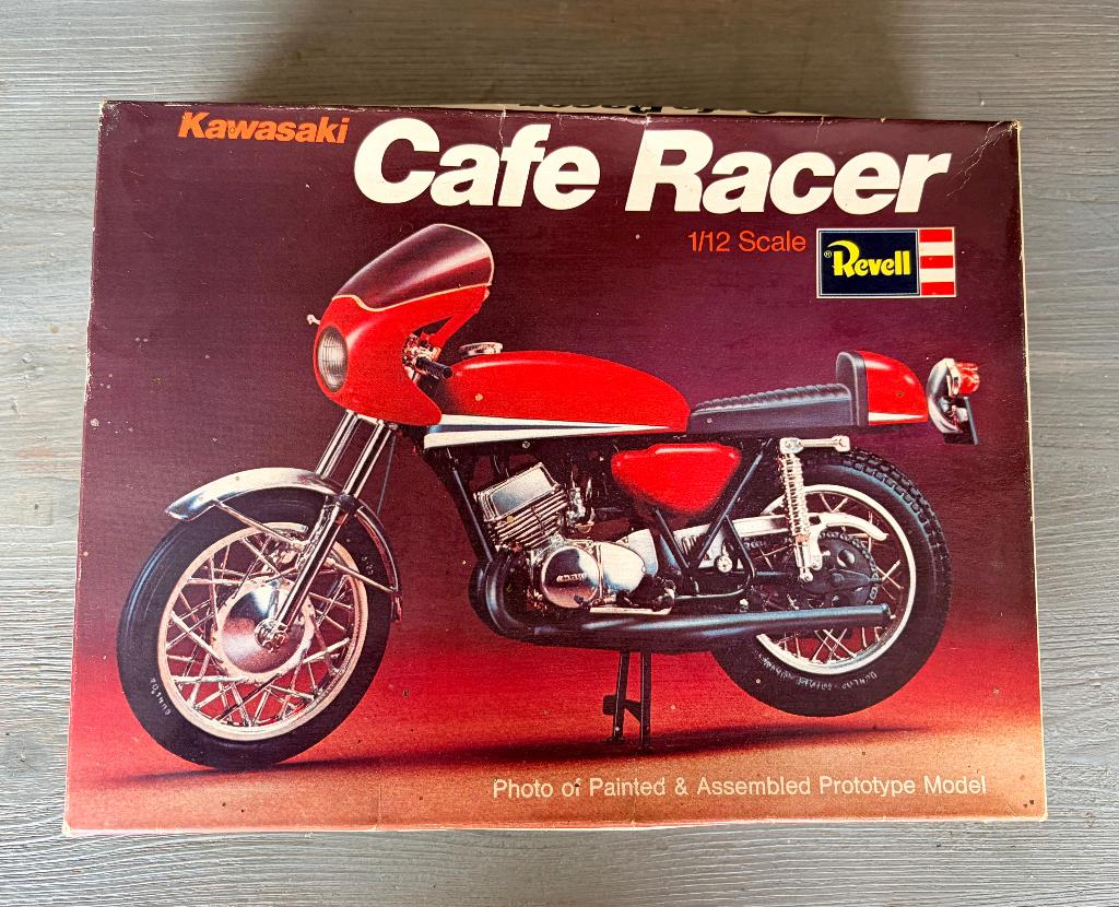 Revell bouwdoos Kawasaki Cafe Racer 1:12, vintage 1976, 1:50 of kleiner, Auto, Revell, Nieuw