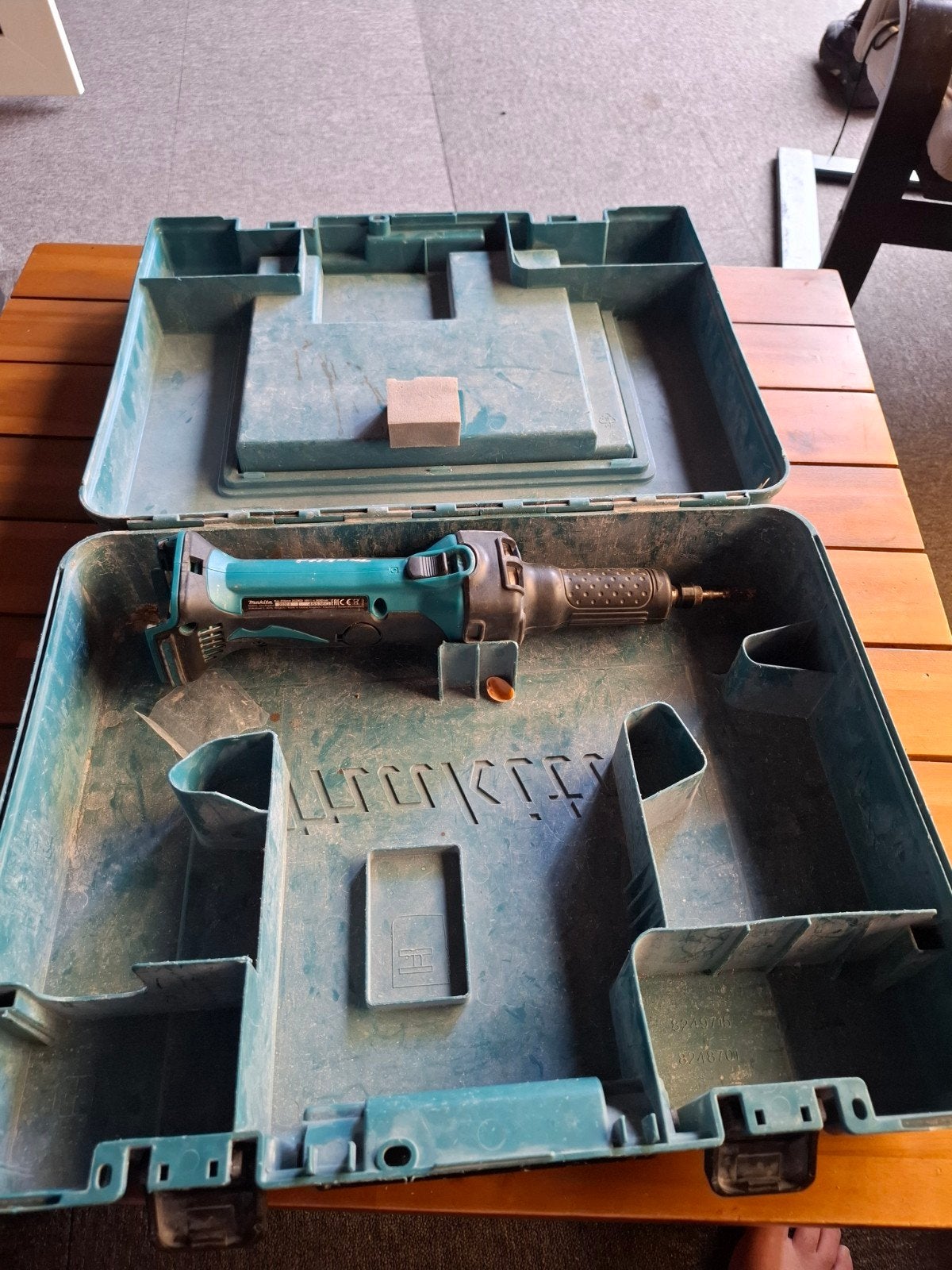 Makita DGD800 18V Rechte Slijper met Koffer, Ophalen of Verzenden, Zo goed als nieuw, Minder dan 700 watt, Rechte handslijpmachine