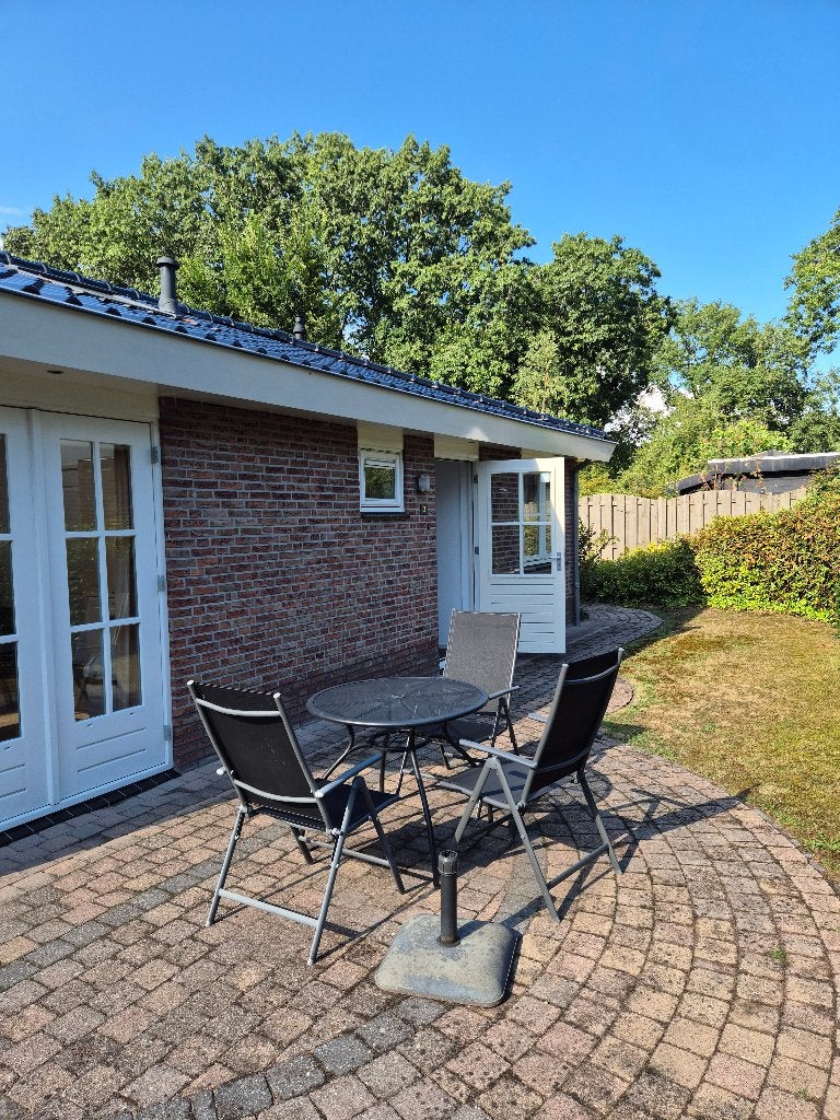 Foto 2 van TE HUUR  bungalow