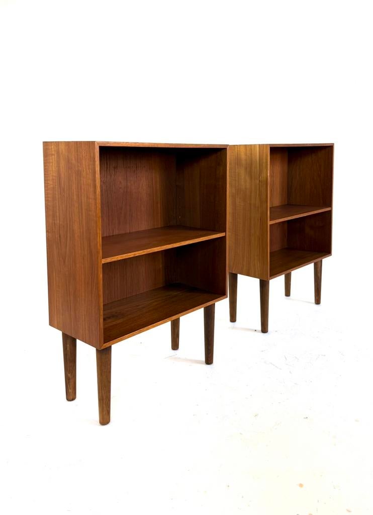 Set van 2 vintage Deense nachtkastjes/boekenkasten ‘60, Met plank(en), Teakhout, Ophalen of Verzenden, Zo goed als nieuw