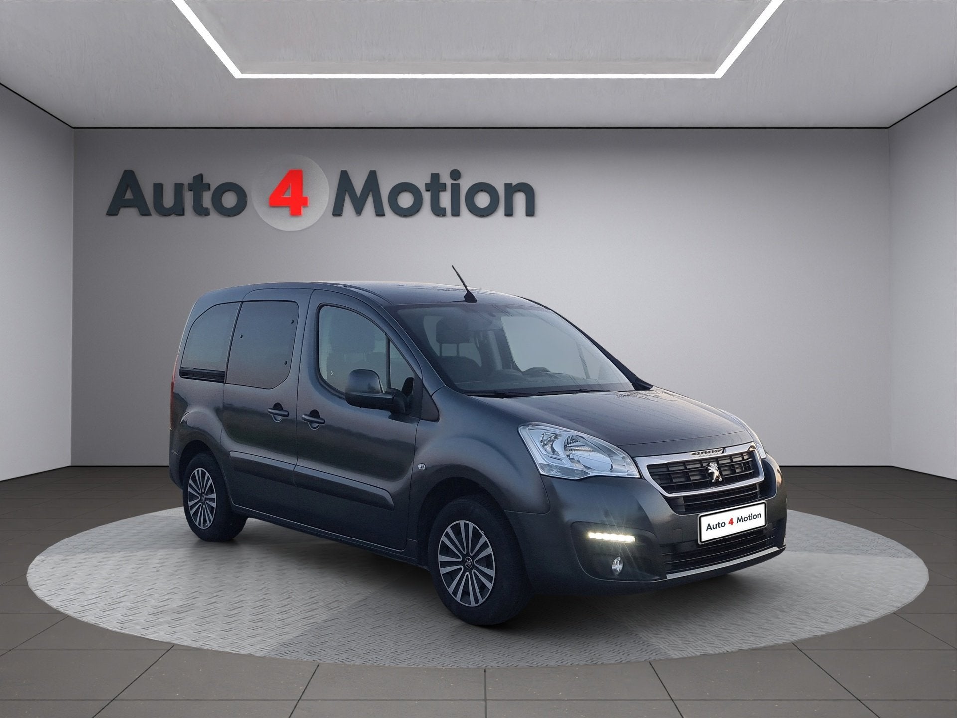 Peugeot Partner Tepee 1.2 PureTech Allure LED l NAVIG l CAME, Auto's, Peugeot, Voorwielaandrijving, Gebruikt, Bedrijf, Handgeschakeld