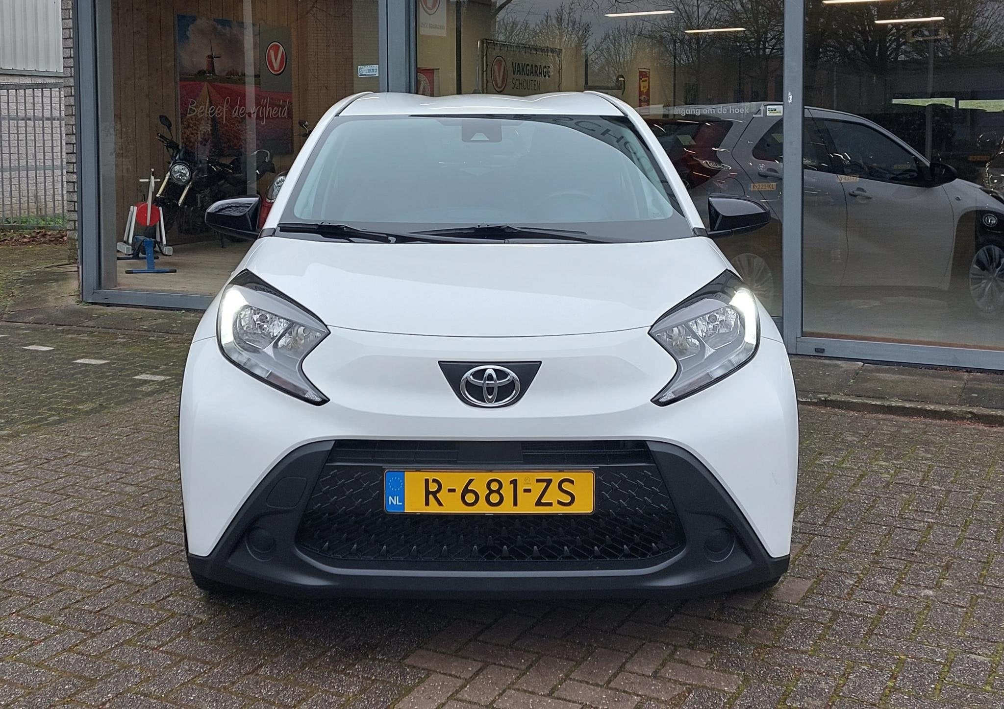 Toyota Aygo X 1.0 VVT-i MT Play | Apple Carplay | Cruise Con, Stof, Gebruikt, 920 kg, Start-stop-systeem