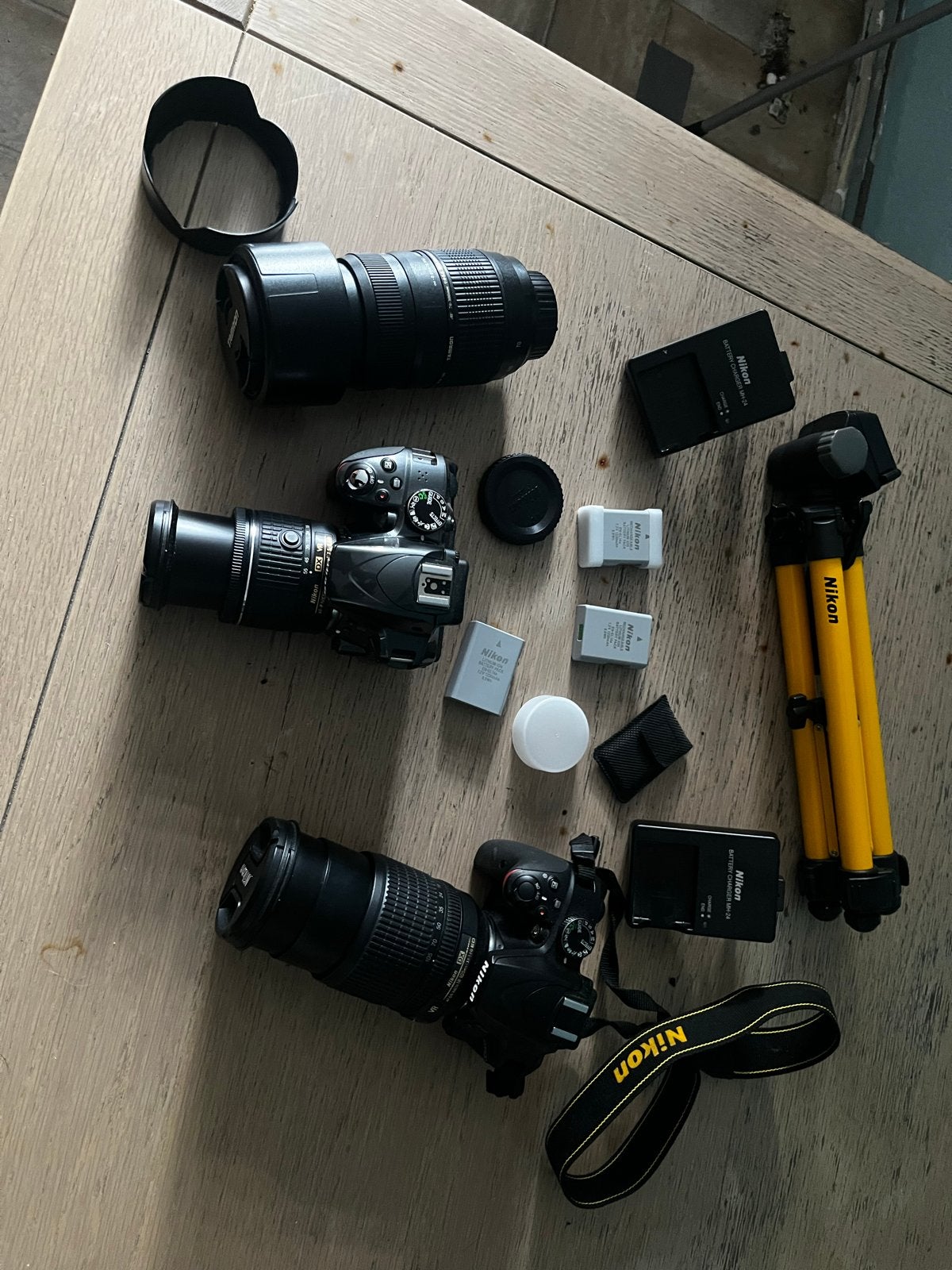 Nikon D3300 & D3400 set met lenzen, statief en extra's, Ingebouwde flitser, Gebruikt, Spiegelreflex, Ophalen of Verzenden