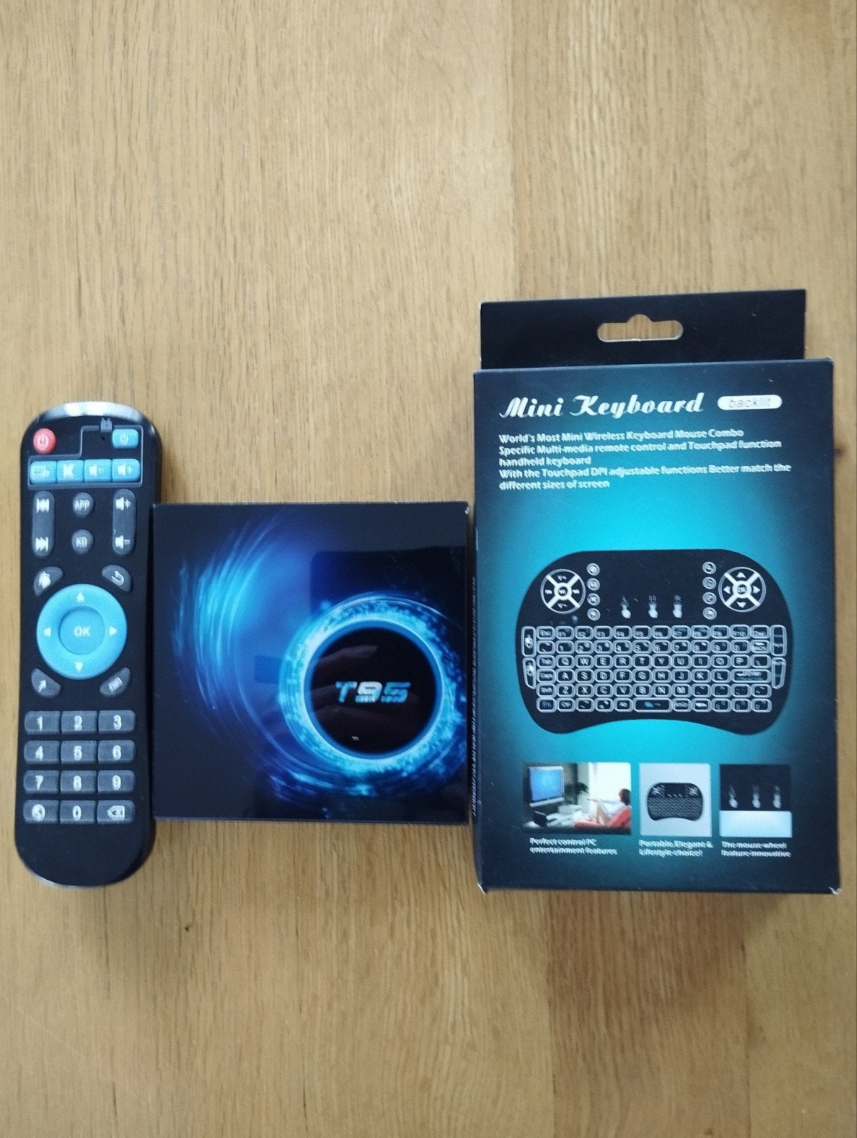 T95 Android TV Box met Mini Draadloos Toetsenbord, Audio, Tv en Foto, Mediaspelers, Ophalen, Zo goed als nieuw, HDMI, Zonder harde schijf