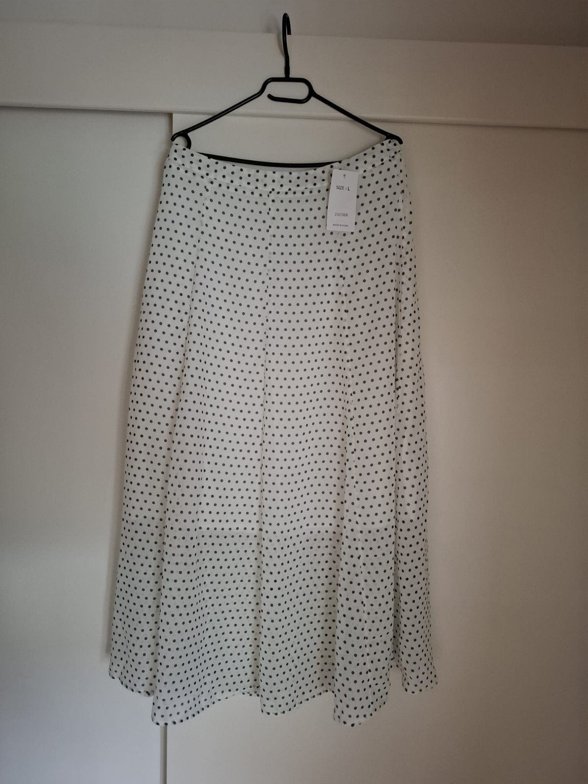Witte maxi-rok met zwarte stippen. Polkadots maat L, Wit, Maat 42/44 (L), Nieuw, Ophalen of Verzenden