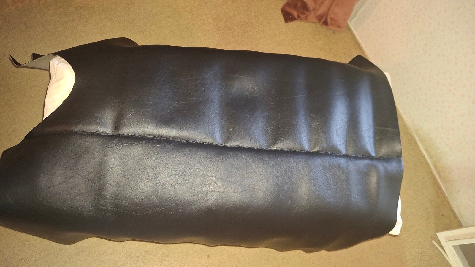 Zwarte skai stof - Ideaal voor bekleding en knutselen, Hobby en Vrije tijd, Ophalen of Verzenden, Nieuw, Zwart, Leer of Kunstleer
