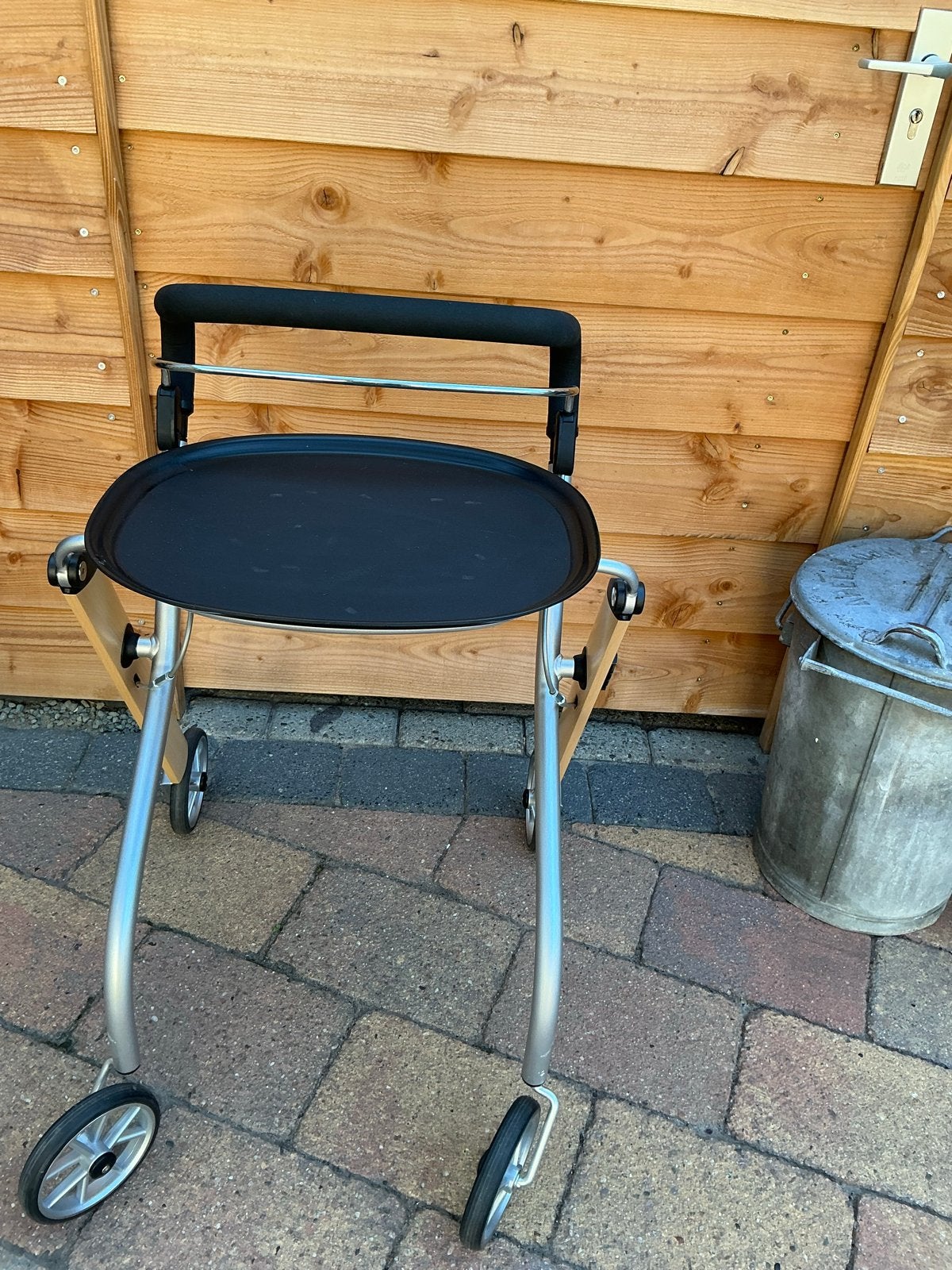 Trust rollator met dienblad voor binnen in huis, Diversen, Ophalen