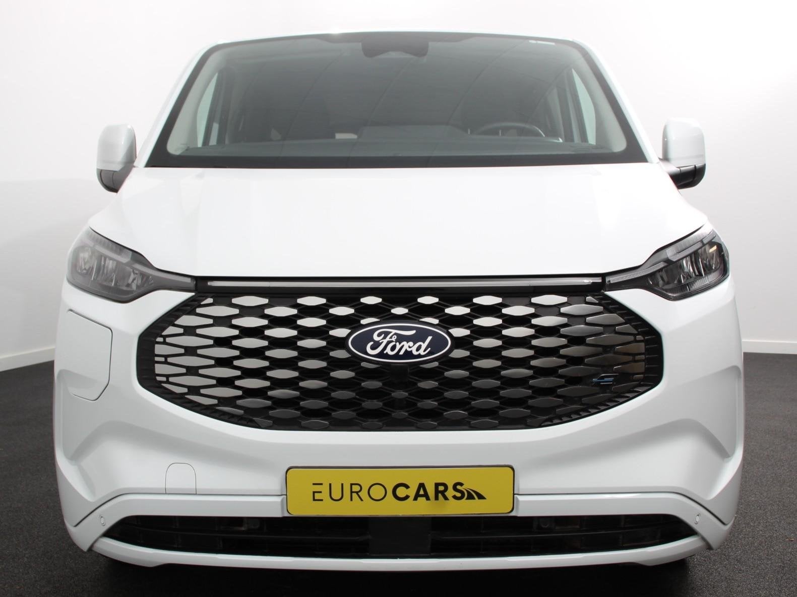 Ford e-Transit Custom 340 L2H1 Limited 65 kWh 8 persoons Aut, Auto's, Ford, Automaat, 8 stoelen, Overige carrosserieën, 2000 kg