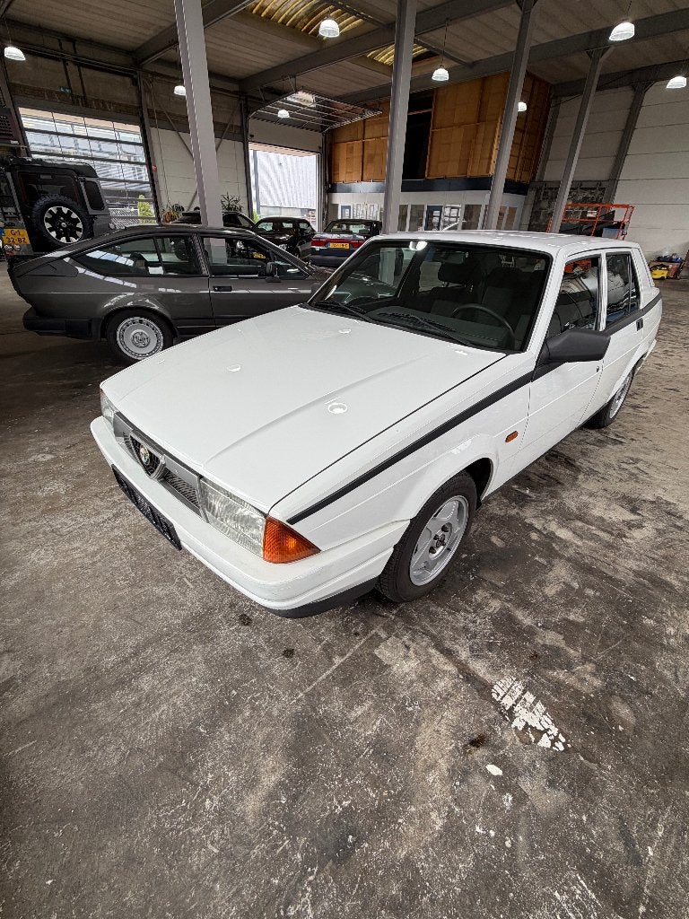 Alfa Romeo 75 Recaro interieur, 4 cilinders, Wit, Handgeschakeld, Grijs
