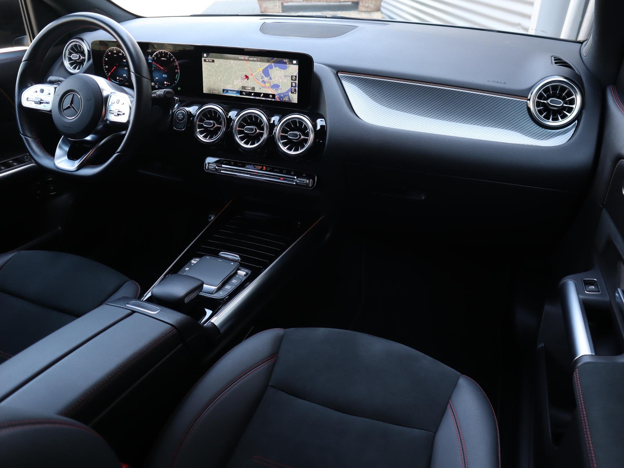 Mercedes-Benz GLA-klasse 250 e AMG Line l Keyless l Achterui, Dealer onderhouden, 4 cilinders, 16 kWh, Blauw
