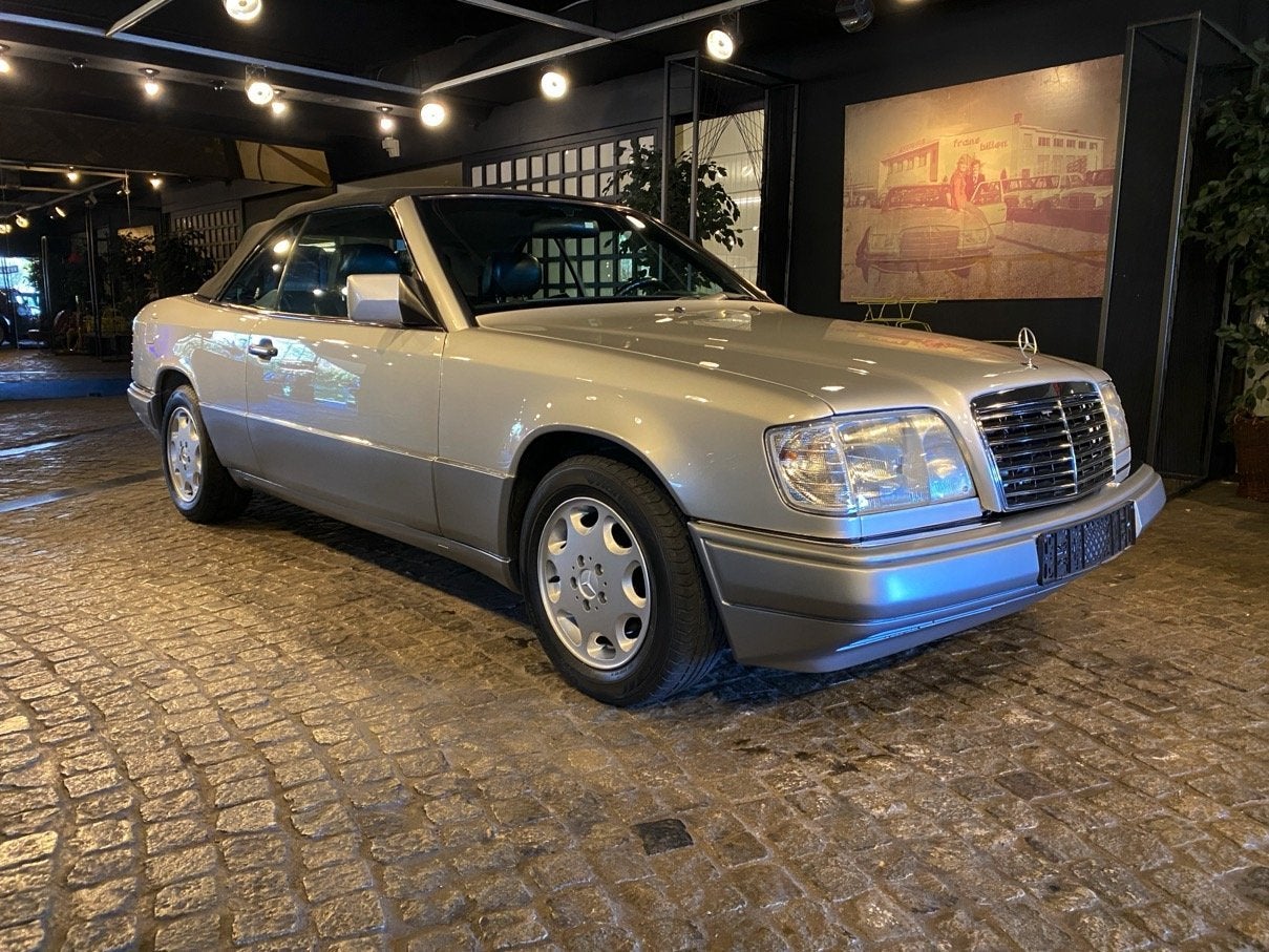 Mercedes-Benz E-Klasse 200 C124 Cabrio Automaat (bj 1995), Auto's, Automaat, 1998 cc, Cabriolet, Bedrijf