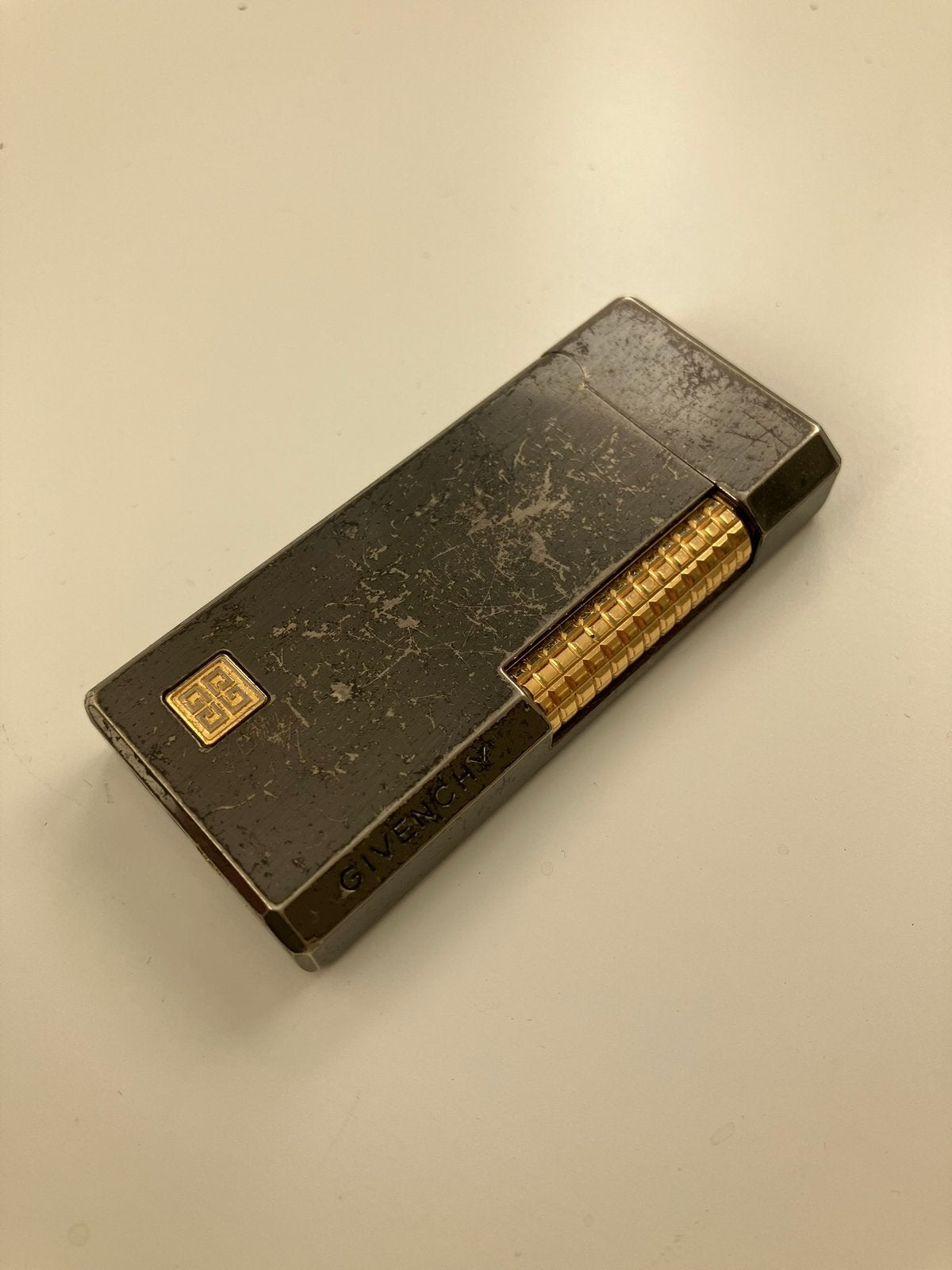 Vintage Givenchy gasaansteker gunmetal/goud – jaren ’80/’90, Ophalen of Verzenden, Gebruikt, Aansteker