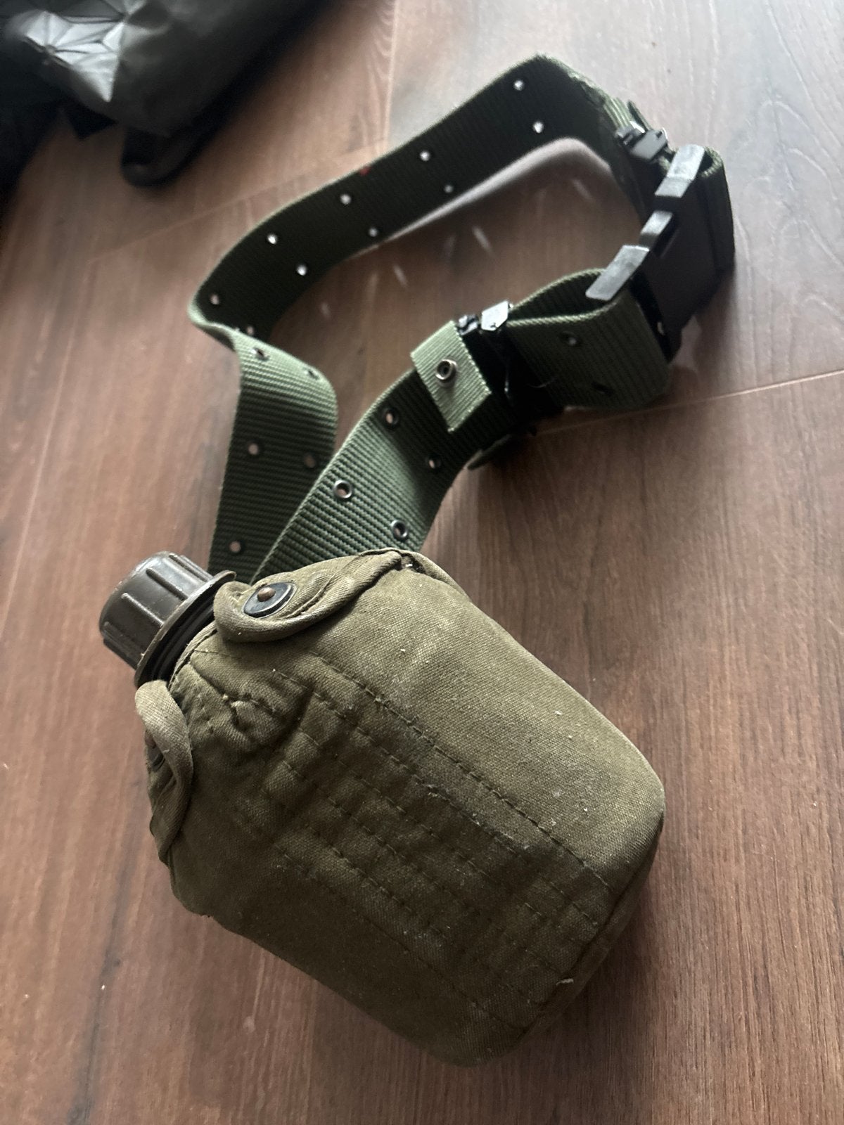 Militaire veldfles met riem - Groen, Ophalen of Verzenden, Overige soorten, Overige gebieden, Overige typen
