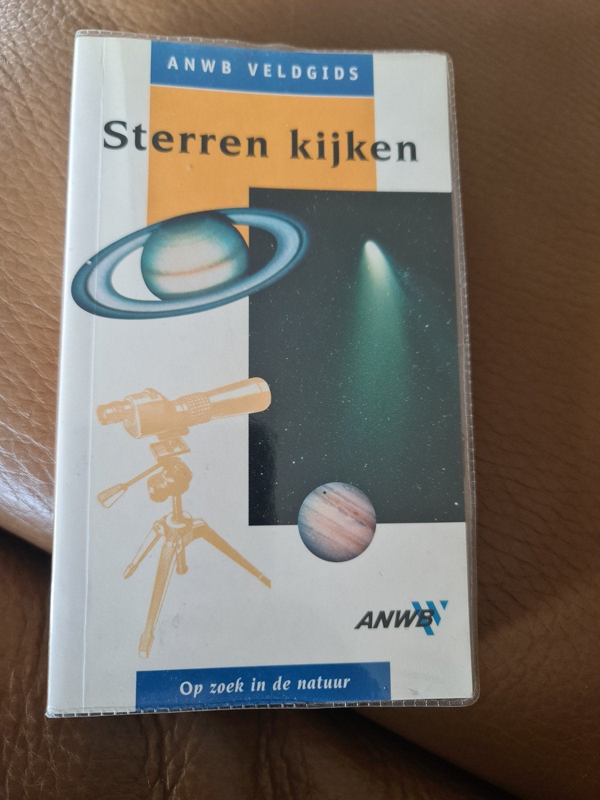 ANWB Veldgids Sterrenkijken: De Sterrenhemel door het Jaar, Ophalen of Verzenden, Gelezen, Onbekend, Natuurwetenschap