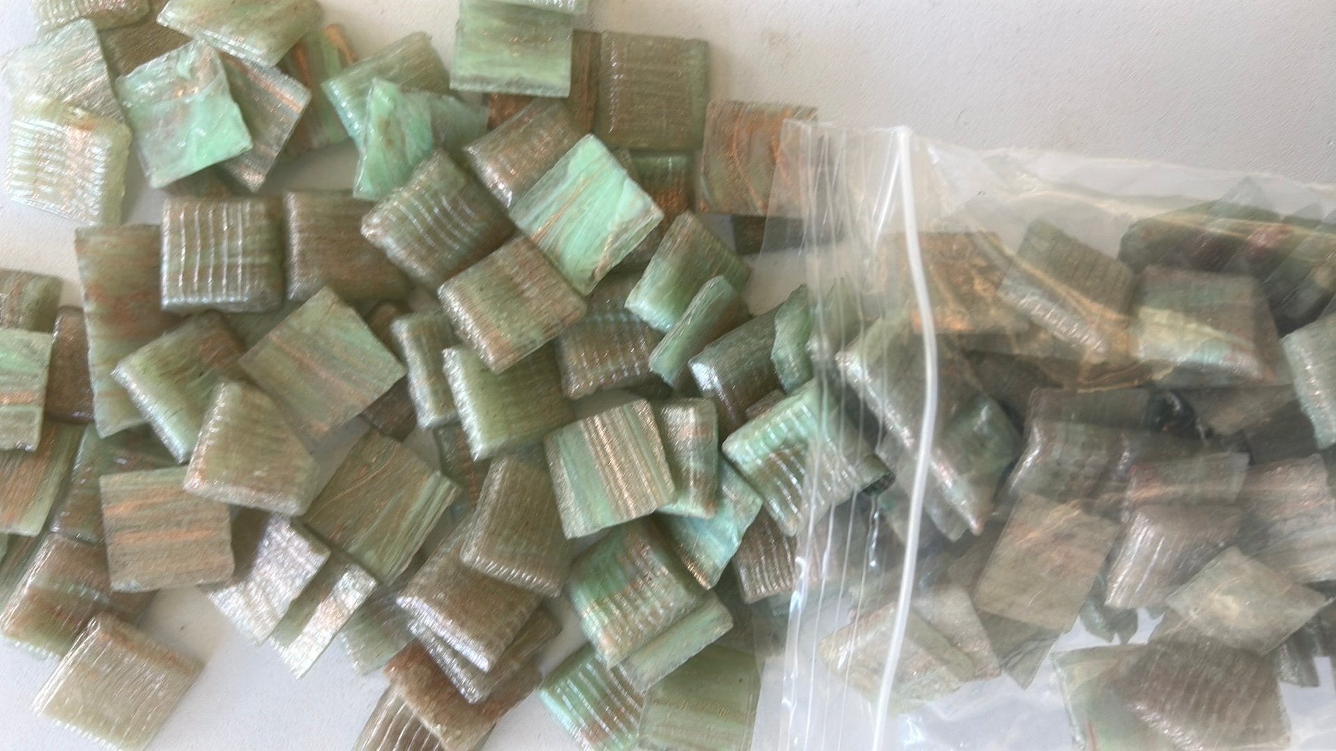Mozaïek  glas tegeltjes groen goud ader, Ophalen of Verzenden, Zo goed als nieuw