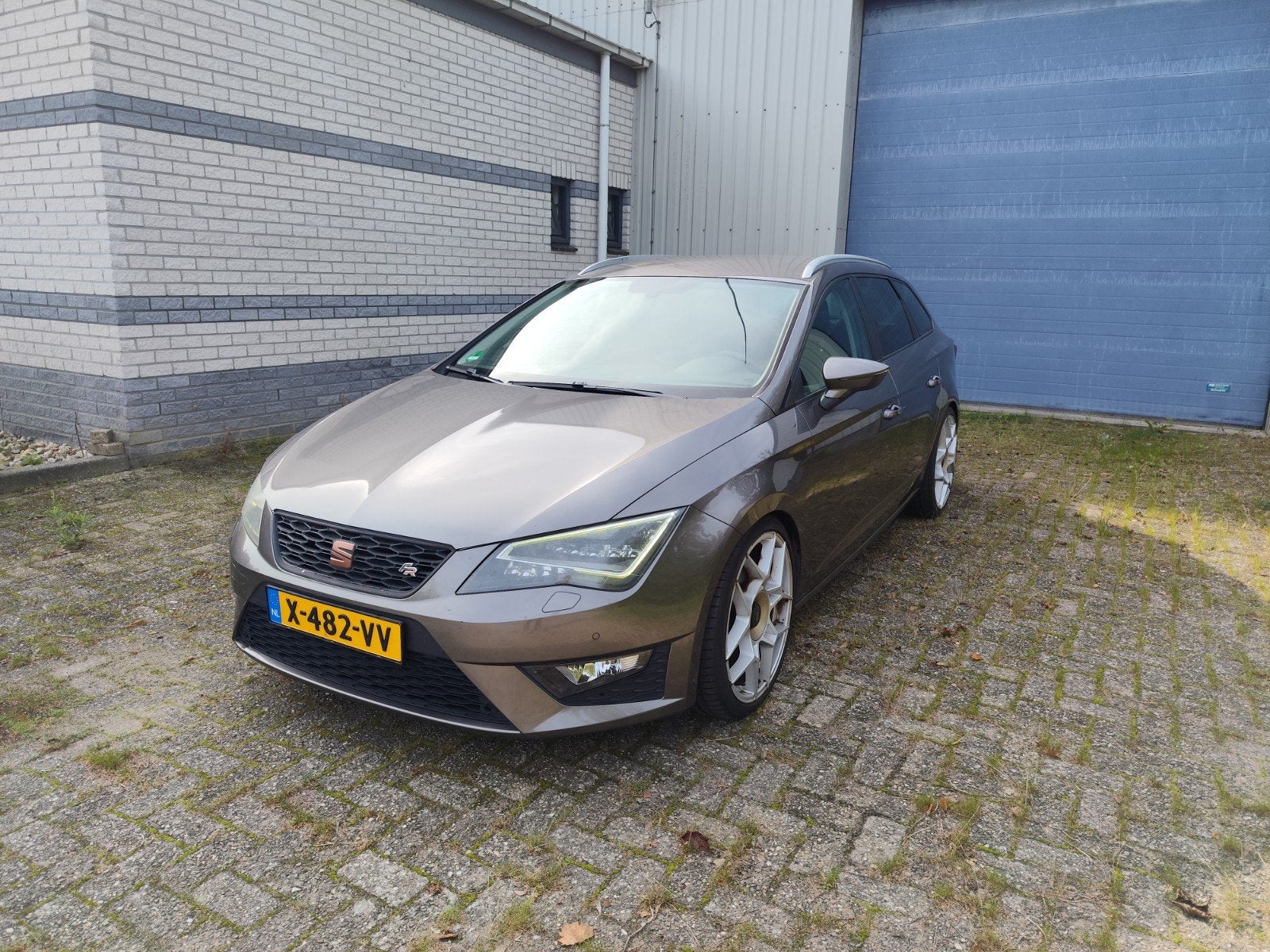 Seat Leon 1.4 TSI 122PK 2013 Grijs, Auto's, Voorwielaandrijving, 1169 kg, 4 cilinders, Skiluik