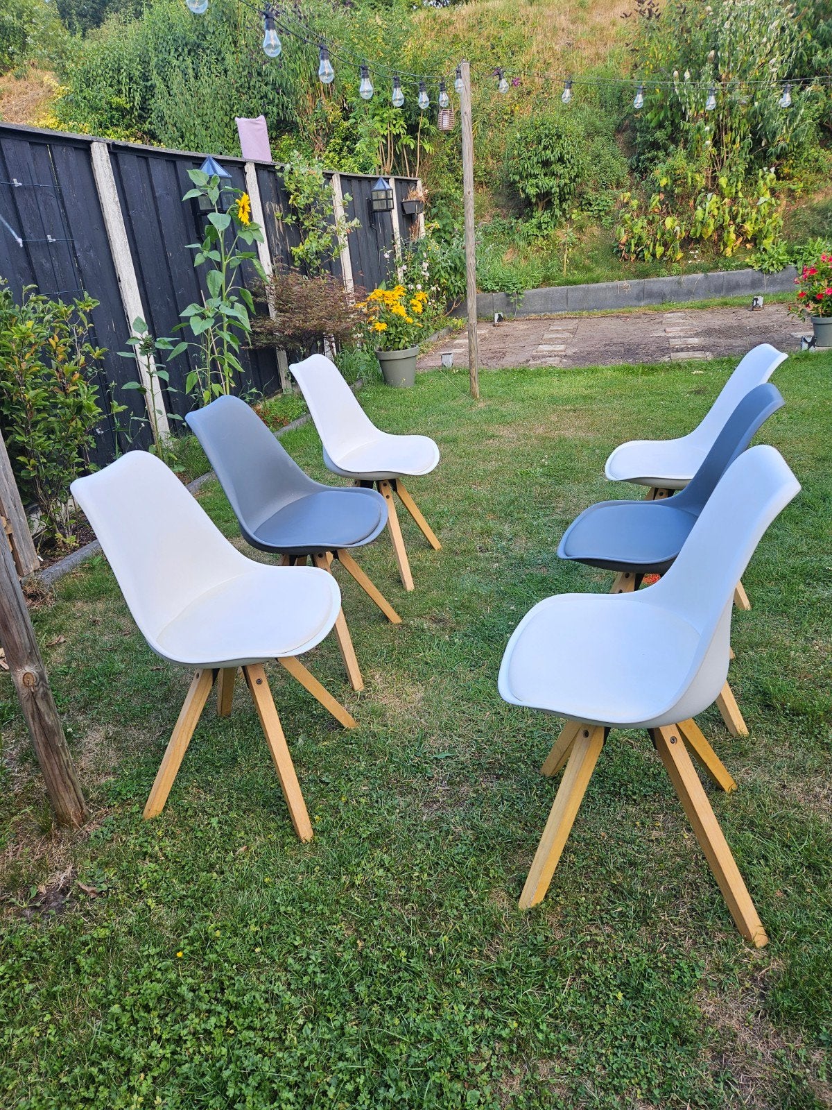 6 eetkamerstoelen. 4x wit en 2x grijs, Tuin en Terras, Tuinstoelen, Ophalen, Gebruikt, Kunststof